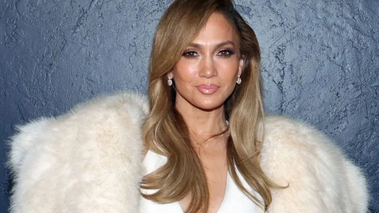 Jennifer Lopez Sued for Posting Paparazzi Photos on Social Media